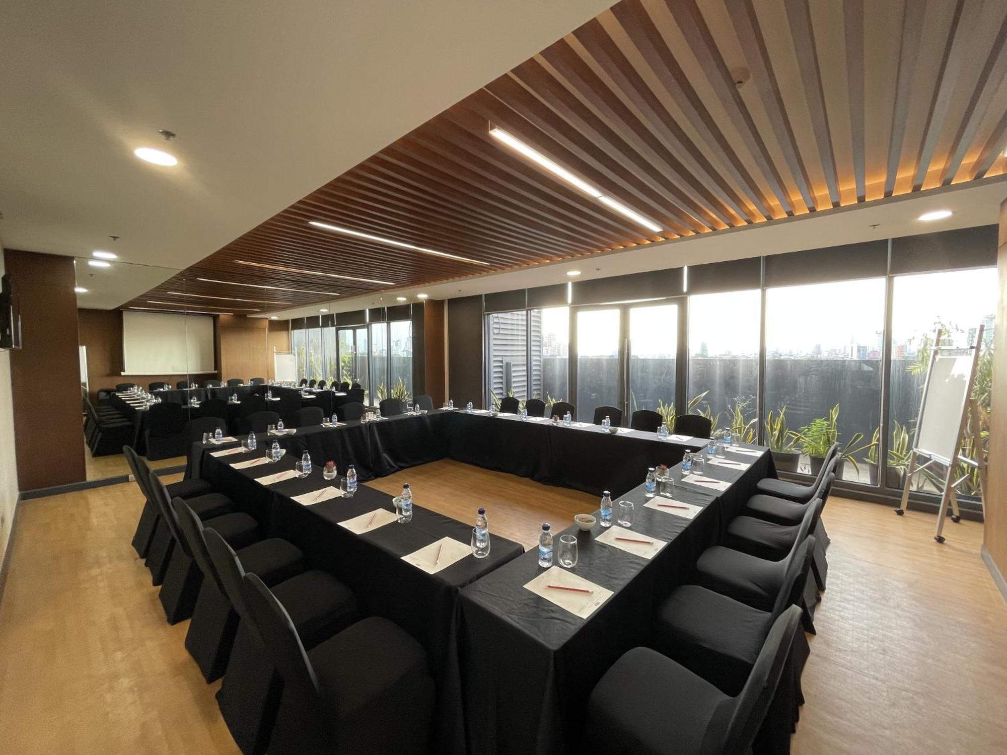 Summit Hotel Greenhills Quezon City Extérieur photo